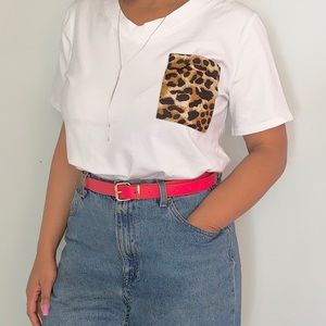 SOLD❌ Women’s White T-shirt Cheetah print Pocket